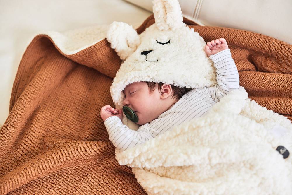 Jollein Einschlagdecke für Babyschale Bunny Off-White Auslauf