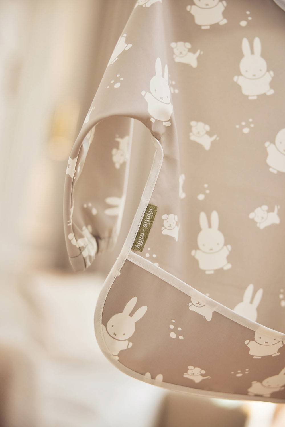 Jollein Lätzchen Wasserdicht mit Ärmeln MiffySnuffy Olive Green Auslauf