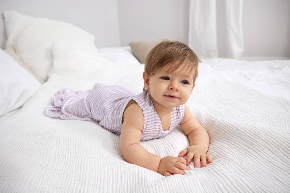 Lässig Baby Schlafsack 0,5 TOG - Gestreift, Lila Milky Jubiläumsangebot
