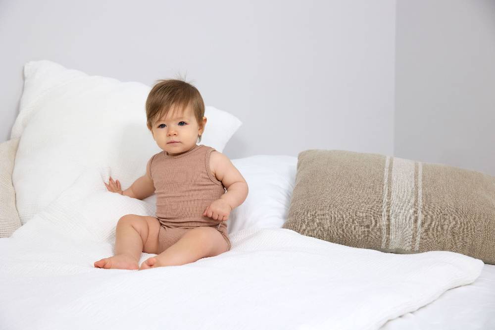 Lässig Baby Body - Ärmellos gerippt, Hellbraun Räumungsverkauf