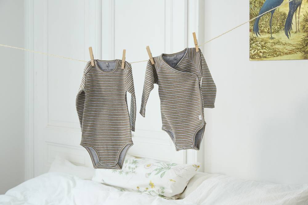 Lässig Baby Body langarm - Bio Baumwolle, Streifen, Grau meliert Bis zu 55% Rabatt