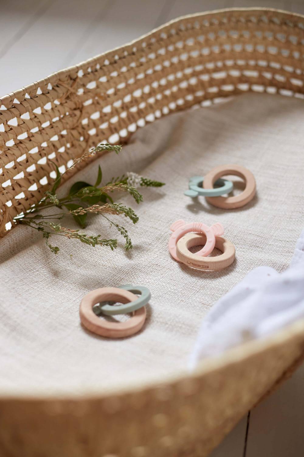 Lässig Holz Greifling mit Beißhilfe - Teether, Little Chums Dog Verkauf