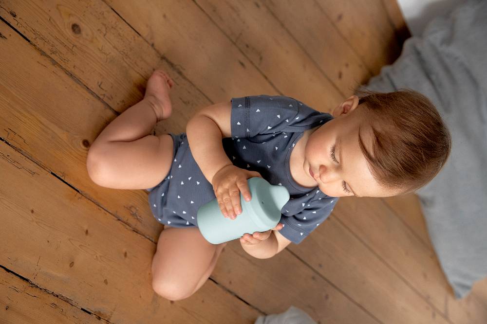 Lässig Baby Body kurzarm - Bio Baumwolle, Dreiecke, Blau Saisonschlussverkauf