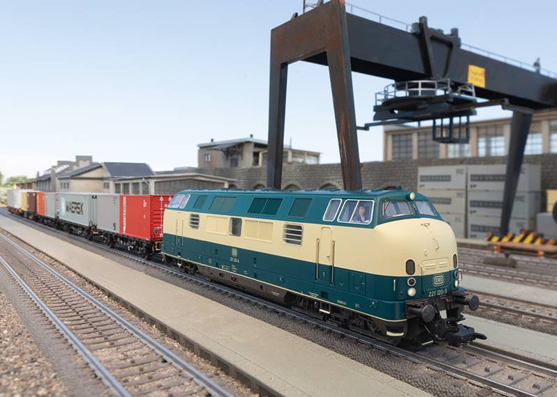 Märklin Schwere Diesellokomotive Baureihe 221 Bestseller