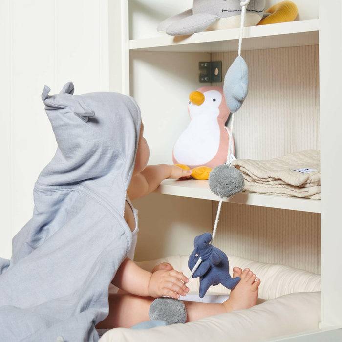 Nordic Coast Company Spieluhr Baby Pinguin Rosa Letzter Tag