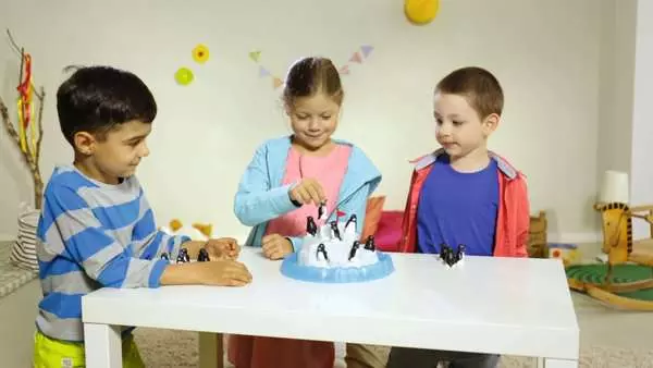 Ravensberger Matratzen Plitsch - Platsch Pinguin - Kinderspiel ab 4 Jahren im Angebot