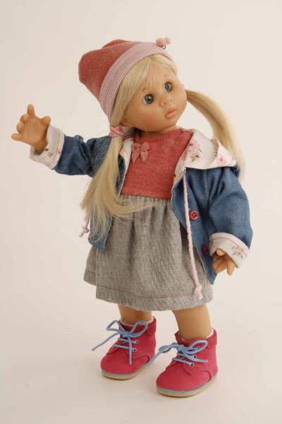 Schildkröt Manufaktur Puppe Müller-Wichtel Lotta 30 cm blonde Haare, Kleidung grau/rot/blau Bis zu 60% Rabatt