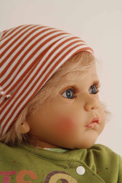 Schildkröt Manufaktur Puppe Aaron 60 cm von Gudrun Legler, blonde Haare, Kleidung Dschungel Verkauf