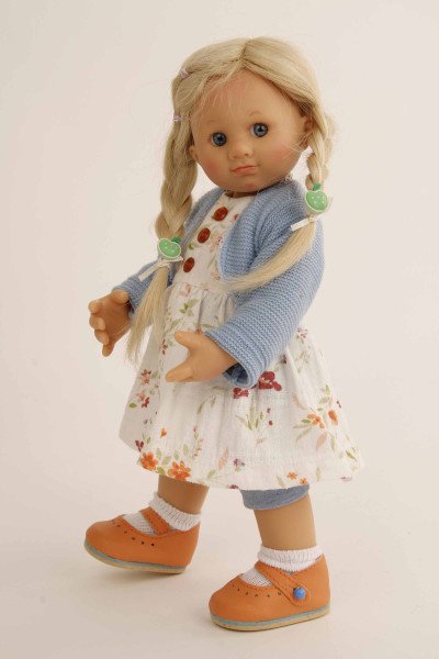 Schildkröt Manufaktur Puppe Müller-Wichtel Pia 30 cm blonde Haare, Blumenkleidung Verkauf