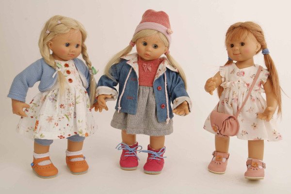 Schildkröt Manufaktur Puppe Müller-Wichtel Pia 30 cm blonde Haare, Blumenkleidung Verkauf