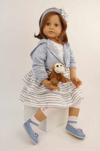 Schildkröt Manufaktur Puppe Johanna von Brigitte Paetsch 70 cm sitzend, braune Haare, Kleidung blau/weiss Riesige Ersparnisse