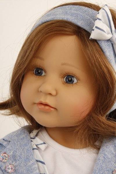Schildkröt Manufaktur Puppe Johanna von Brigitte Paetsch 70 cm sitzend, braune Haare, Kleidung blau/weiss Riesige Ersparnisse