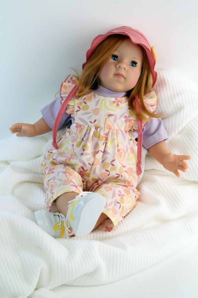 Schildkröt Manufaktur Puppe Elli 52 cm rote Haare, blaue Schlafaugen, Kleidung Früchtchen Osterangebot