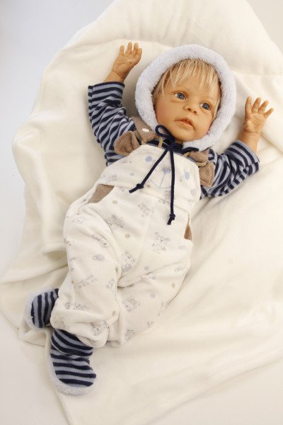Schildkröt Manufaktur Puppe Leon 50 cm von Gudrun Legler blonde Haare, Kleidung blau/weiss Saisonale Angebote