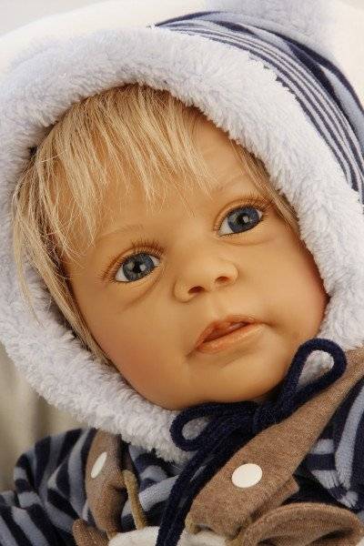 Schildkröt Manufaktur Puppe Leon 50 cm von Gudrun Legler blonde Haare, Kleidung blau/weiss Saisonale Angebote
