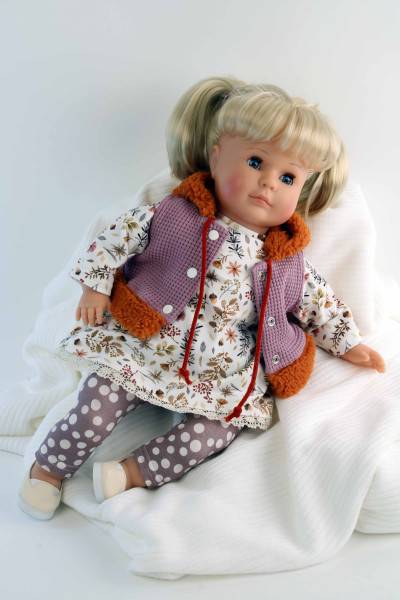 Schildkröt Manufaktur Puppe Hanni 45 cm blonde Haare, blaue Schlafaugen, Kleidung lila/weiss/braun Sonderangebot der Fabrik