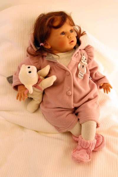 Schildkröt Manufaktur Puppe Rosalie 50 cm von Gudrun Legler, braune Haare, Hasenoverall Neueste Mode