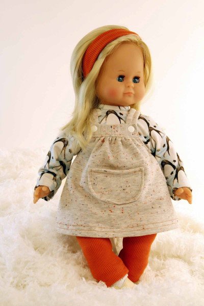 Schildkröt Manufaktur Puppe Schlummerle 37 cm blonde Haare, blaue Schlafaugen, Pinguinkleidung Clearance-Verkauf