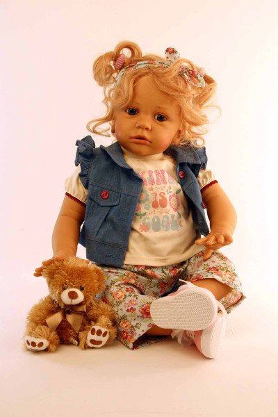 Schildkröt Manufaktur Puppe Greta 60 cm von Gudrun Legler, blonde Haare, Kleidung sommerlich Black Friday Preise