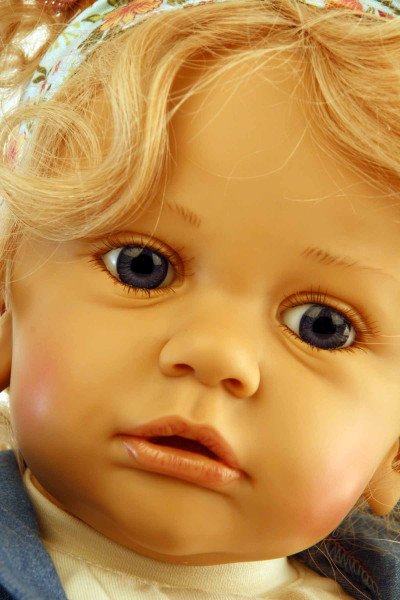 Schildkröt Manufaktur Puppe Greta 60 cm von Gudrun Legler, blonde Haare, Kleidung sommerlich Black Friday Preise