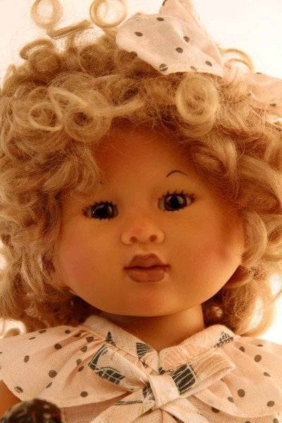 Schildkröt Manufaktur Puppe Müller-Wichtel Kimiko 30 cm blonde Haare, Kleidung rose/braun Hotsell