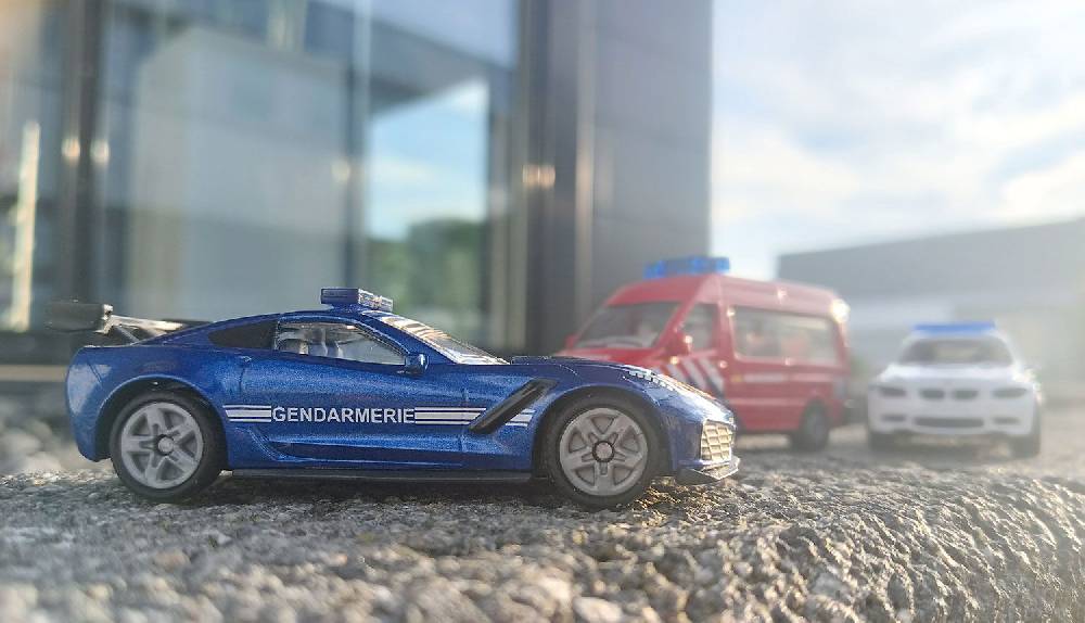 Siku Chevrolet Corvette ZR1 Gendarmerie 10152500100 Fabrikladen