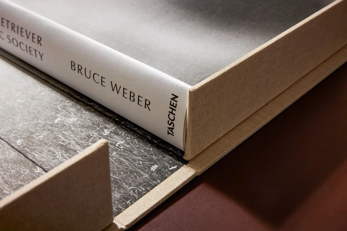 TASCHEN Bruce Weber. The Golden Retriever Photographic Society. Art Edition No. 101–200 ‘Hud, New York City, 2011’ Bis zu 50% Rabatt