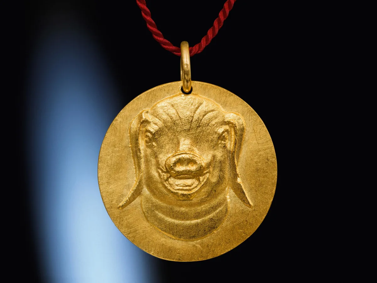 TASCHEN Ai Weiwei. Zodiac Charm ‘Pig’ VIP-Rabatte