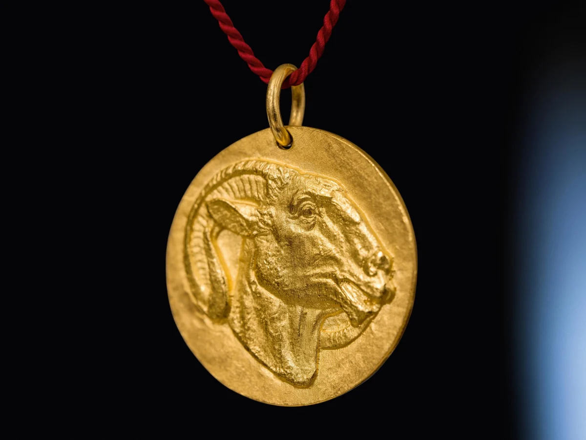 TASCHEN Ai Weiwei. Zodiac Charm ‘Ram’ Tiefpreis