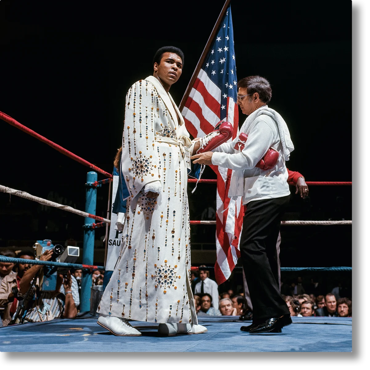TASCHEN Neil Leifer. Homage to Ali. ‘Ali vs. Bugner, Fit for a King, 1973’