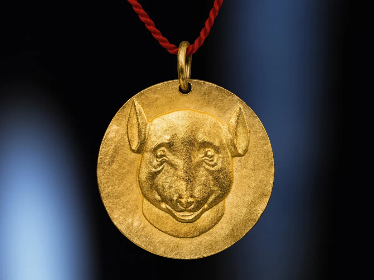 TASCHEN Ai Weiwei. Zodiac Charm ‘Rat’ Nur noch ein Tag übrig