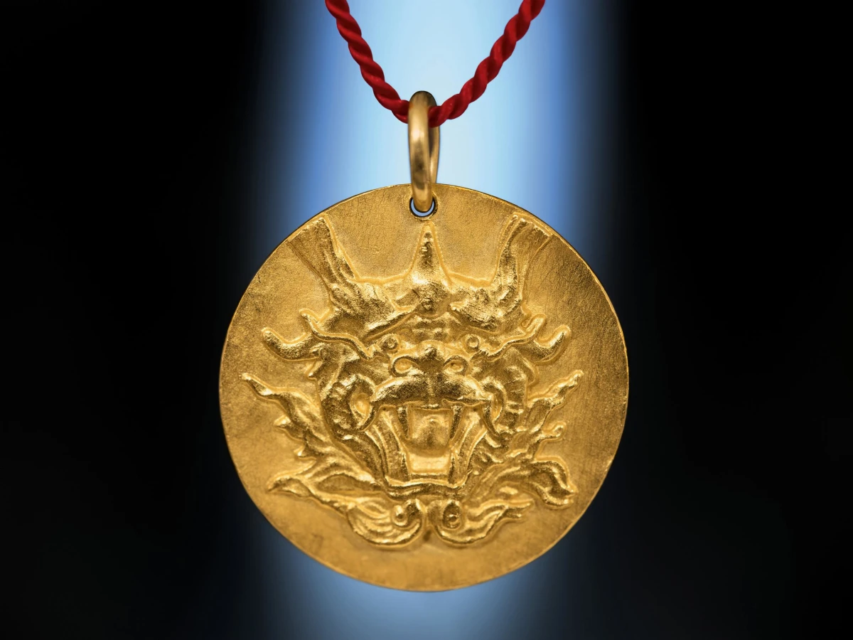 TASCHEN Ai Weiwei. Zodiac Charm ‘Dragon’ Kostenloser Versand international