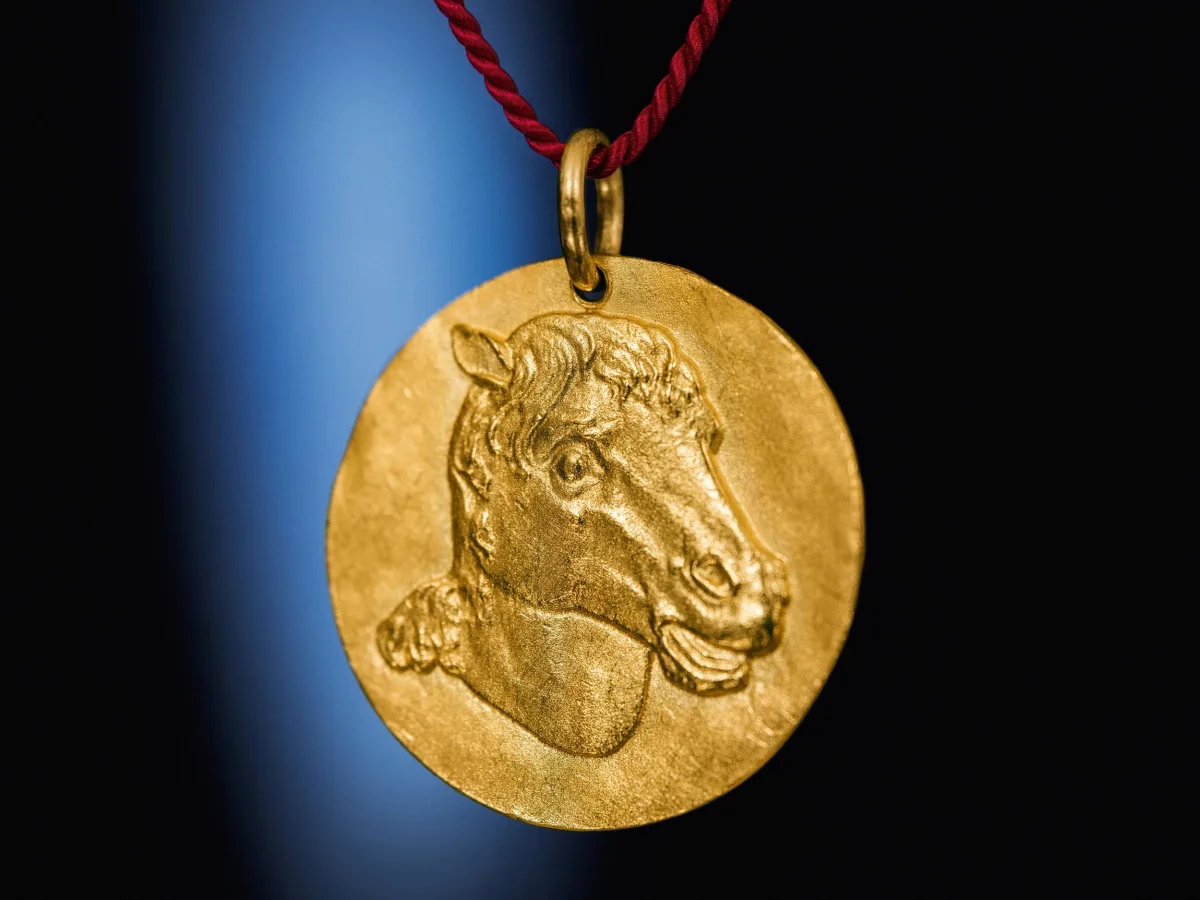 TASCHEN Ai Weiwei. Zodiac Charm ‘Horse’ Begrenzt auf 3 Tage