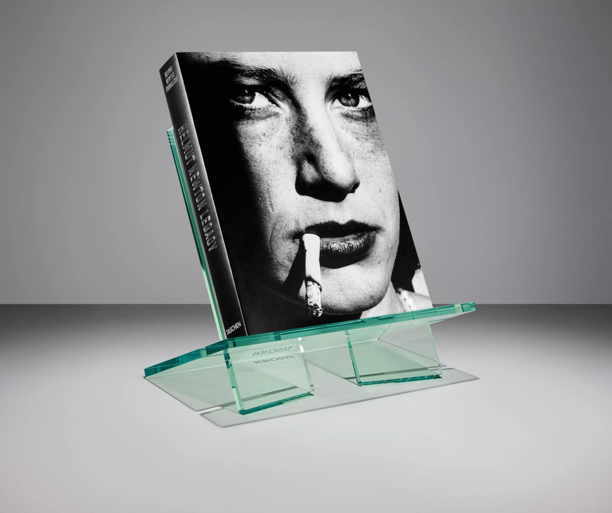 TASCHEN Bookstand. Large. Crystal Green Fabrikverkauf