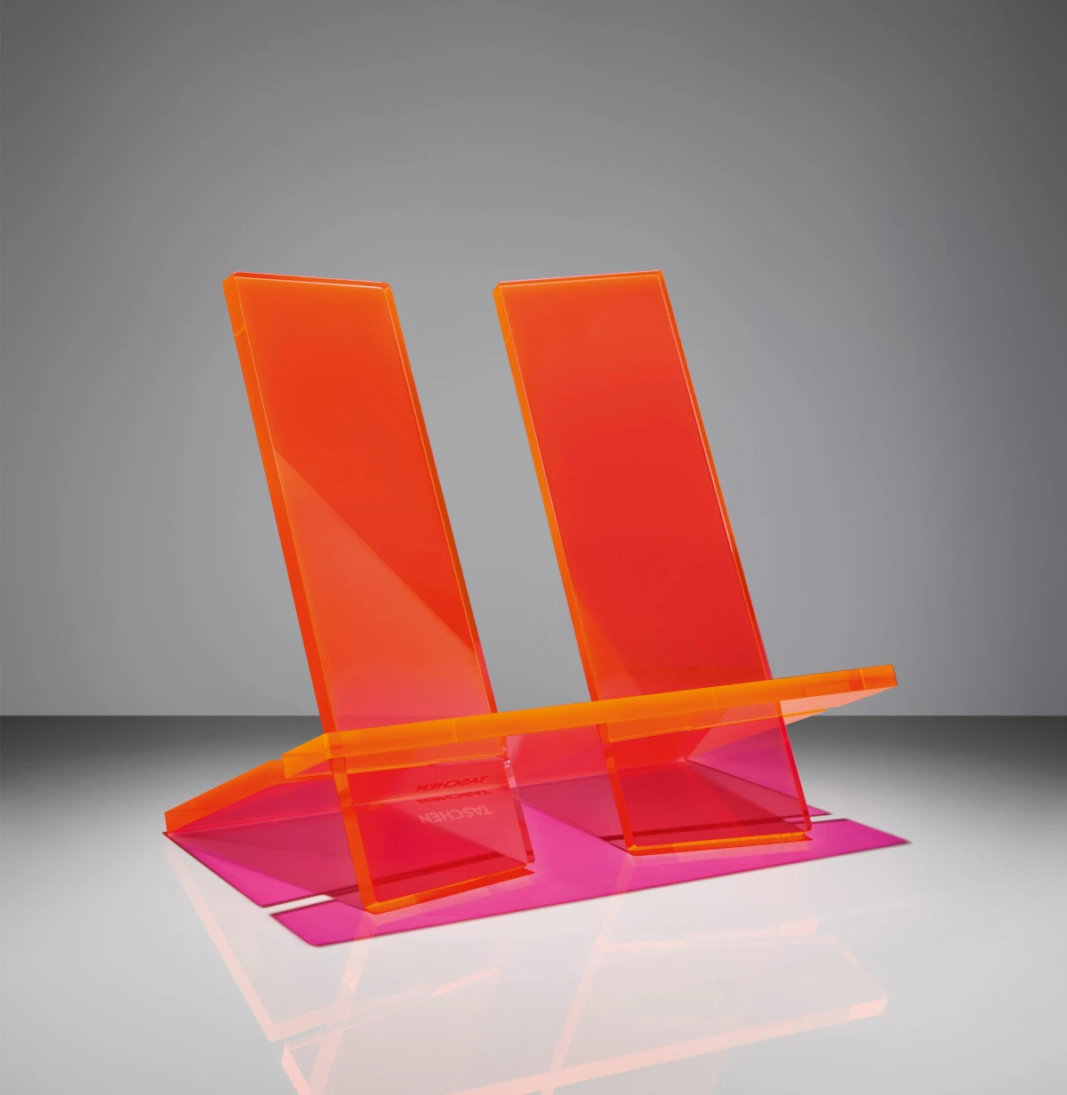 TASCHEN Bookstand. Extra-Large. Radiant Pink Blitzverkäufe