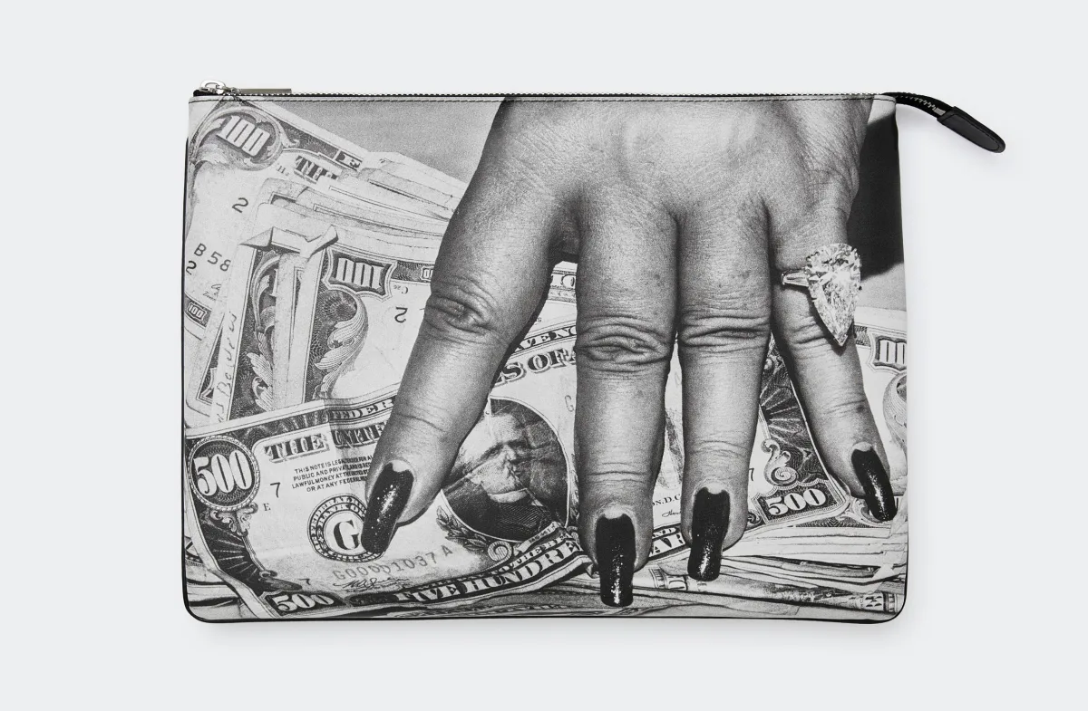 TASCHEN TASCHEN Pouch. Helmut Newton ‘Fat Hand and Dollars’ Fabrikpreis